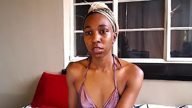 MiraKova – webcam model profile photo Image 18