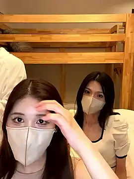 MiraKova – webcam model profile photo Image 4