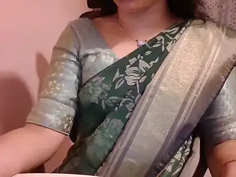 Mis_malika2 – webcam model profile photo Image 4