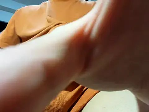 Carine – webcam model profile photo Image 19