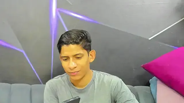 franksalise – webcam model profile photo Image 17