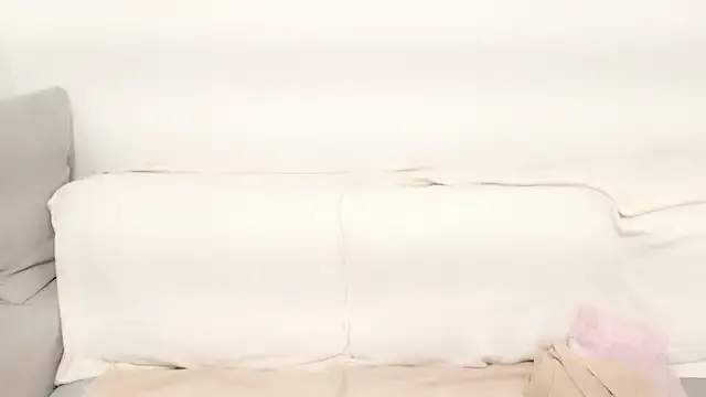 MiraKova – webcam model profile photo Image 7