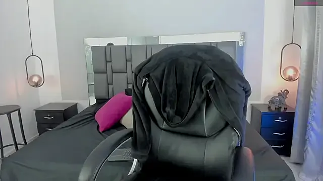 SerenaStar – webcam model profile photo Image 14