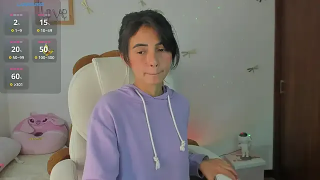 ErzabelLew – webcam model profile photo Image 2