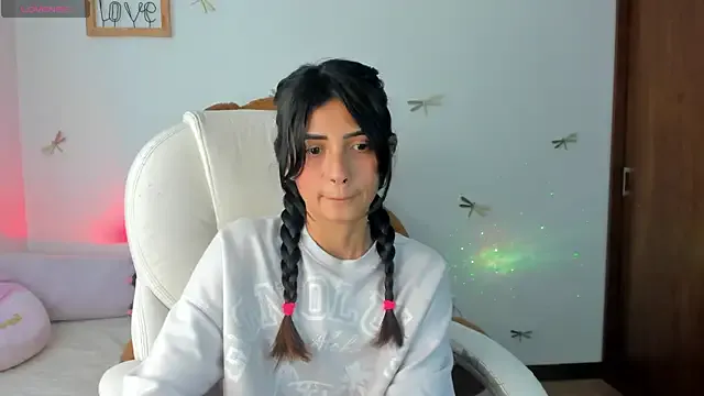 ErzabelLew – webcam model profile photo Image 6