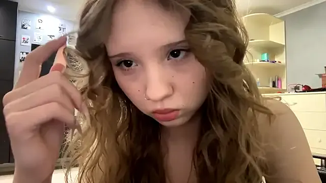 AriaAlves – webcam model profile photo Image 2