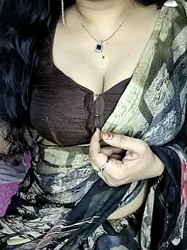 Taanni – webcam model profile photo Image 14