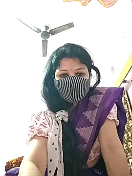 MilaDelays – webcam model profile photo Image 4