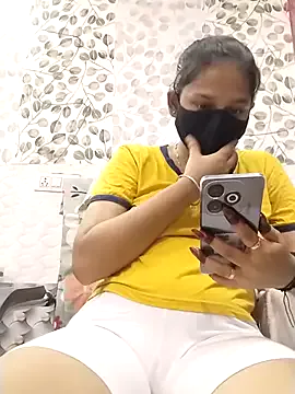 VickiAstra – webcam model profile photo Image 2