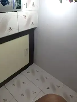 MiraKova – webcam model profile photo Image 5