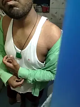 MiraKova – webcam model profile photo Image 9