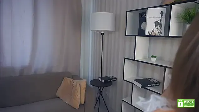 MiraKova – webcam model profile photo Image 3