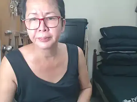 AdeleWood – webcam model profile photo Image 11