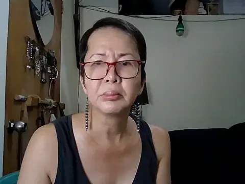 AdeleWood – webcam model profile photo Image 15