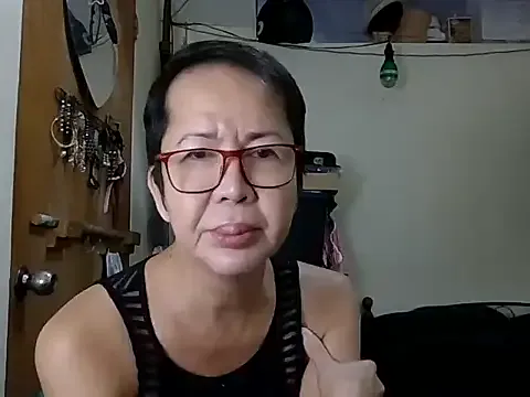 AdeleWood – webcam model profile photo Image 19