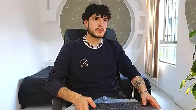 Taanni – webcam model profile photo Image 10