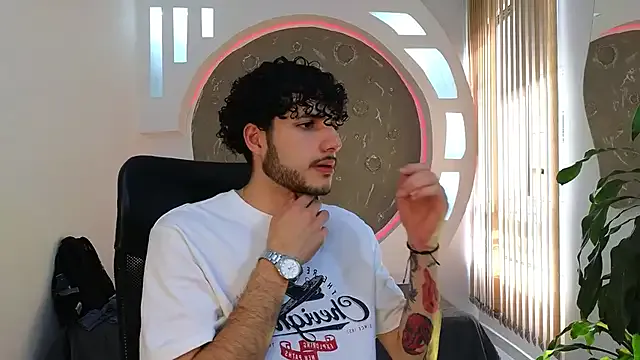 Taanni – webcam model profile photo Image 11