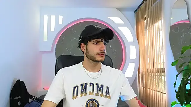 Taanni – webcam model profile photo Image 12