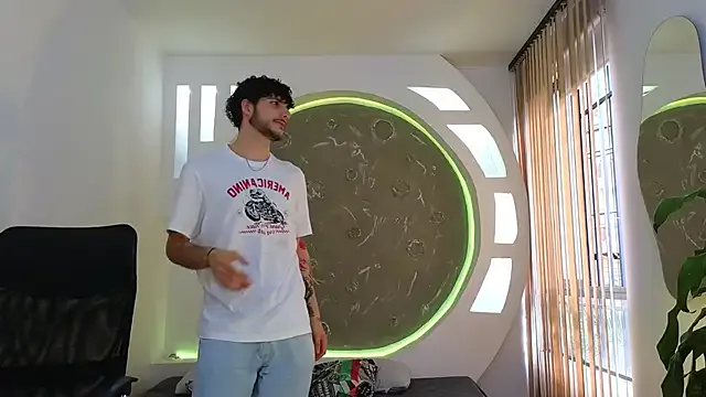 Taanni – webcam model profile photo Image 13