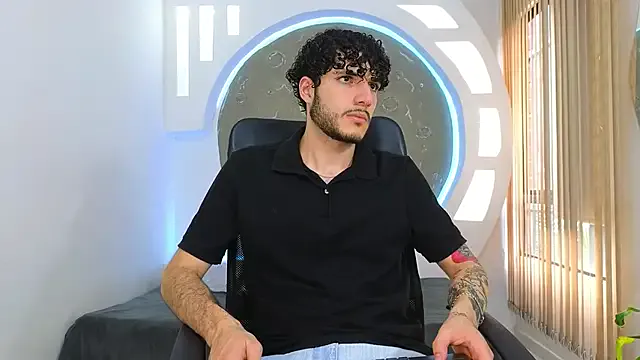 Taanni – webcam model profile photo Image 16