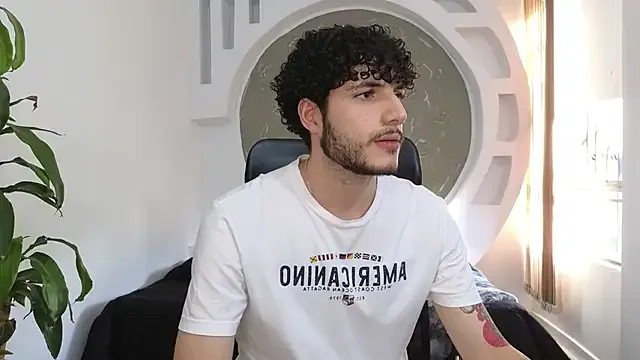 Taanni – webcam model profile photo Image 17