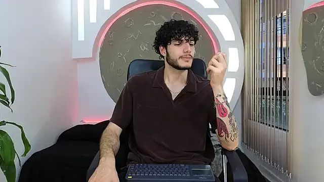 Taanni – webcam model profile photo Image 18