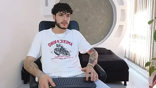 Taanni – webcam model profile photo Image 6