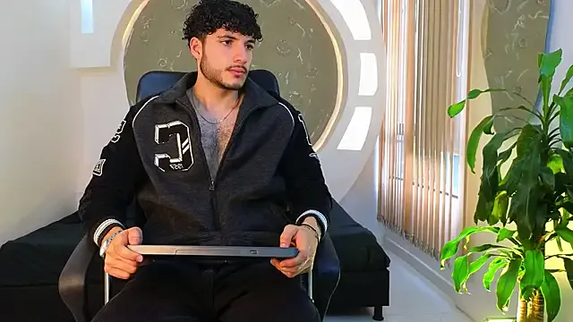 Taanni – webcam model profile photo Image 7