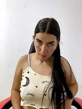 SarahSparks – webcam model profile photo Image 4