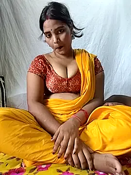 Gia – webcam model profile photo Image 5