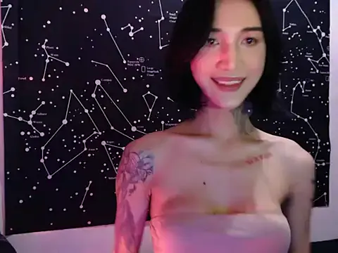 RoxyBuch – webcam model profile photo Image 5