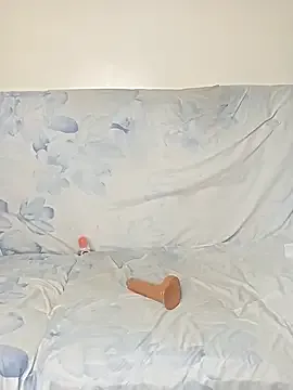 MiraKova – webcam model profile photo Image 3