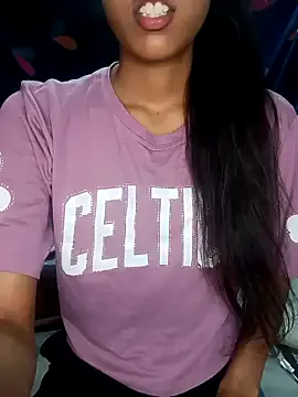 MollyBoston – webcam model profile photo Image 5