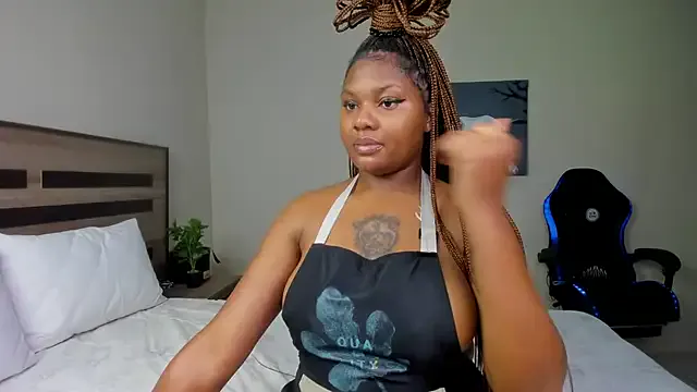 Renee-18 Image 4