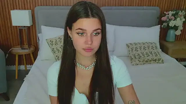 MichelleRouz – webcam model profile photo Image 18