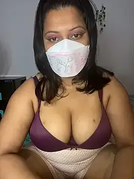 LeyahSummer – webcam model profile photo Image 11