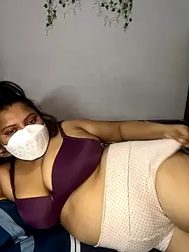 LeyahSummer – webcam model profile photo Image 8