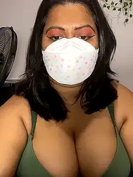 LeyahSummer – webcam model profile photo Image 9