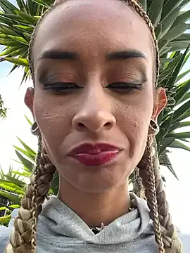 ErzabelLew – webcam model profile photo Image 4