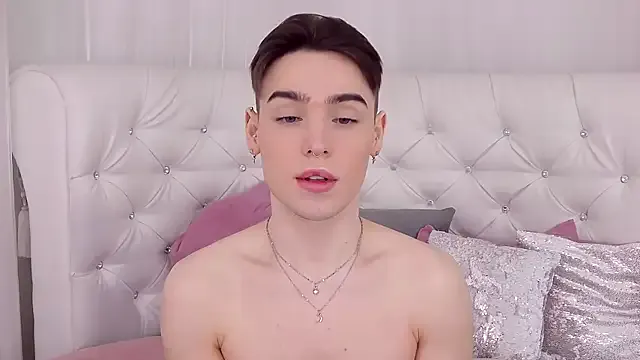 RobbyCharming Image 10