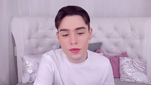 RobbyCharming Image 6