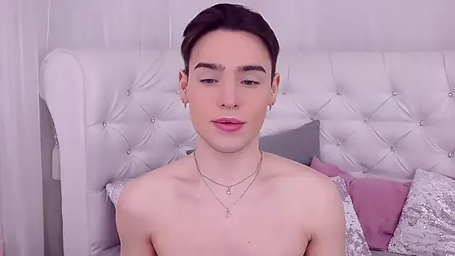 RobbyCharming Image 7
