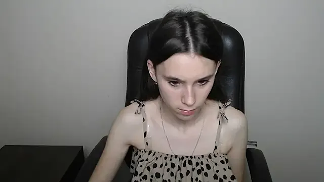 EmilyDumont – webcam model profile photo Image 2