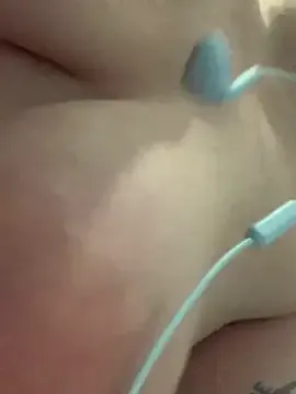 AmelyLu – webcam model profile photo Image 13