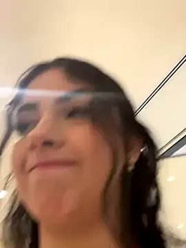 Favoure – webcam model profile photo Image 3