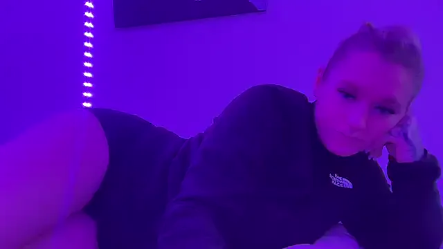 xiao-Lin – webcam model profile photo Image 4