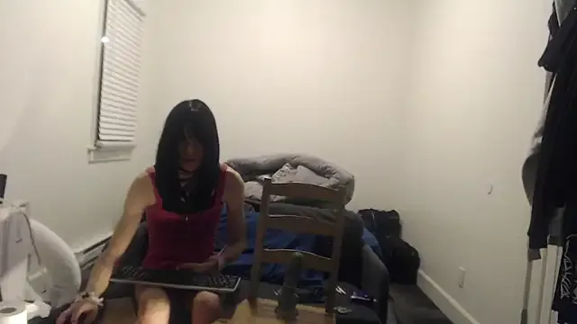 MiraKova – webcam model profile photo Image 3