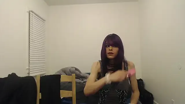 MiraKova – webcam model profile photo Image 4