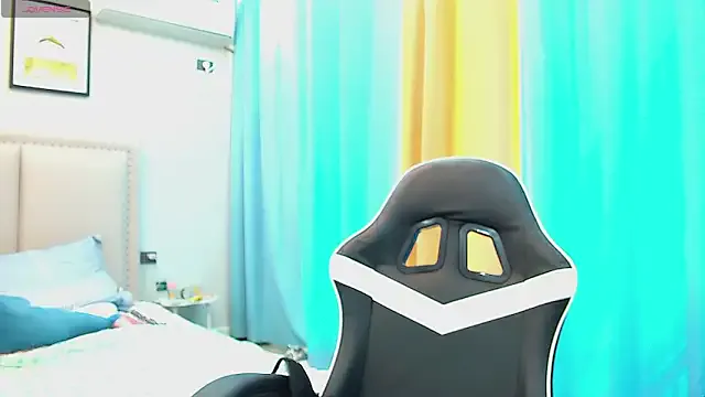 ErzabelLew – webcam model profile photo Image 10