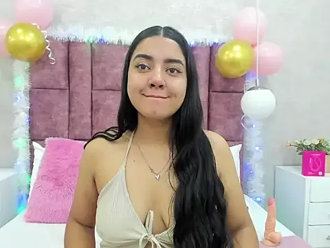 MiraKova – webcam model profile photo Image 12